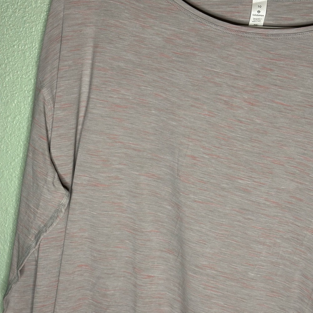 Lululemon Back In Action Long Sleeve Size 10 Grey Striped Scoop Neck NWT - Picture 8 of 8